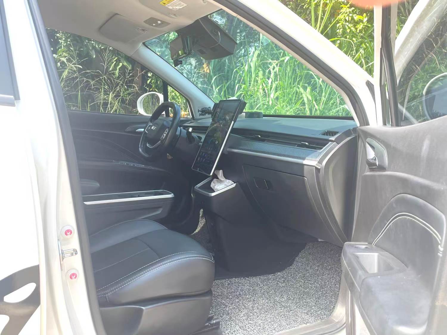 Nezha V Trend 2022 model 400 Lite automatic transmission