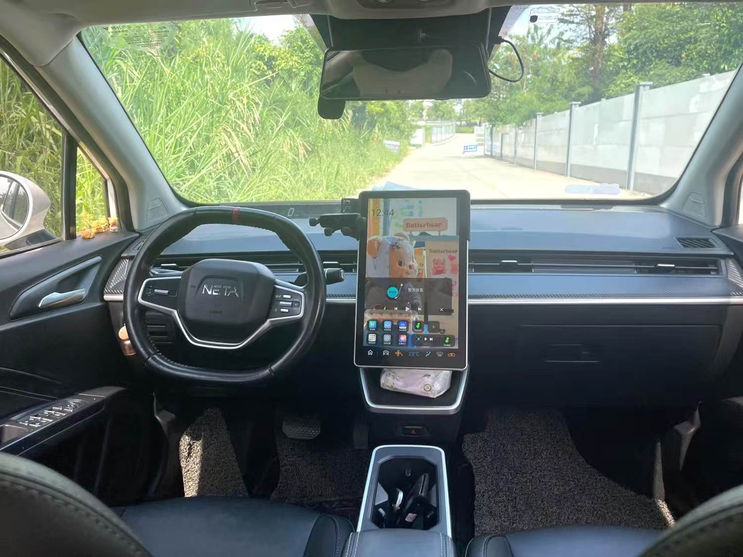 Nezha V Trend 2022 model 400 Lite automatic transmission