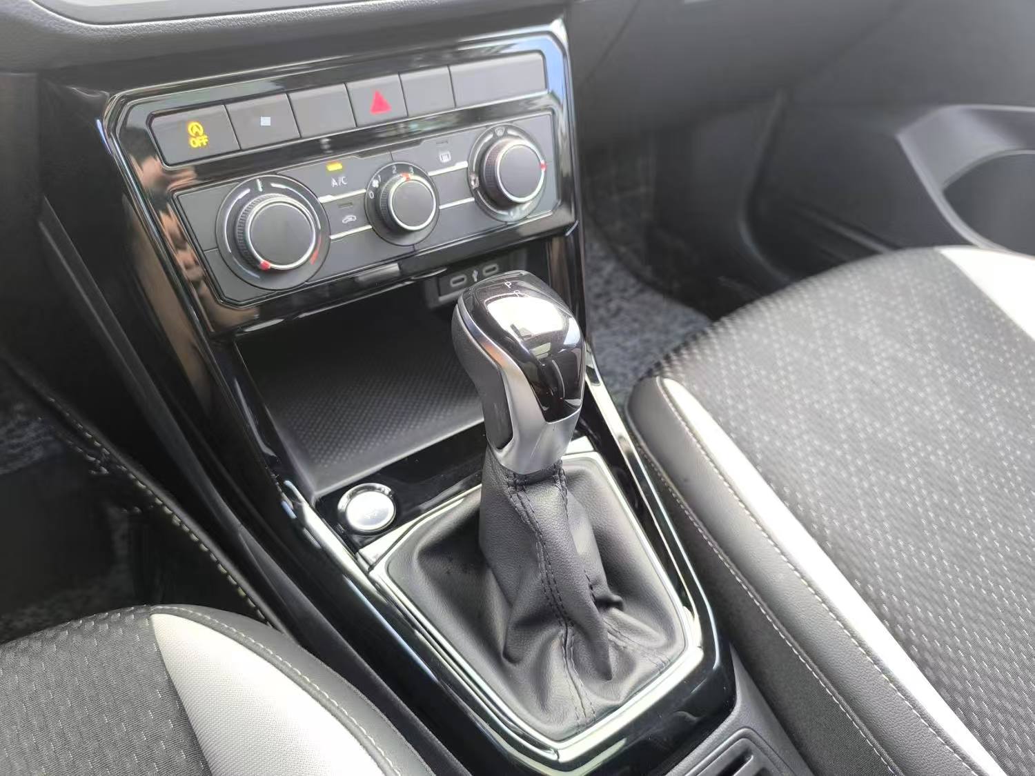 Volkswagen T-Roc 1.5 2021 30th Anniversary Edition Automatic Transmission