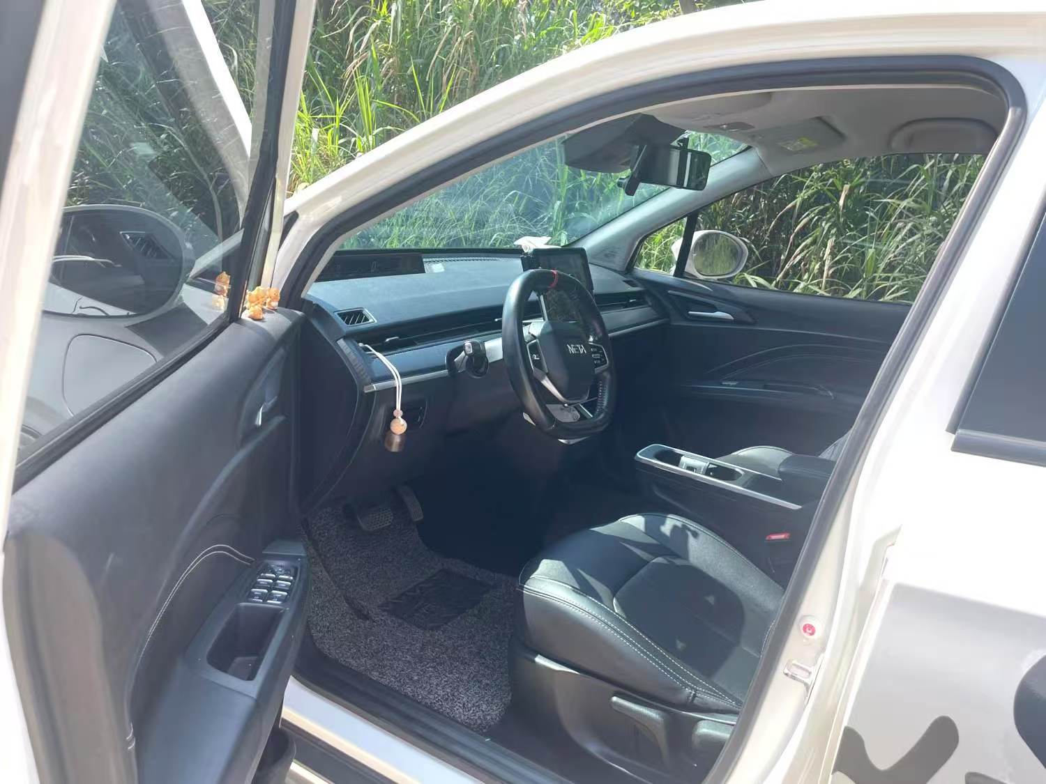 Nezha V Trend 2022 model 400 Lite automatic transmission