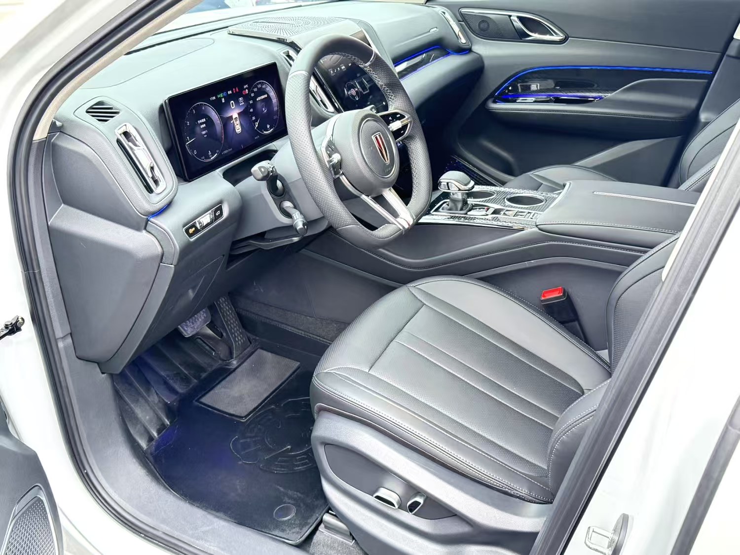 The 2023 Hongqi HS3 2.0T two-wheel drive model can be an automatic transmission version