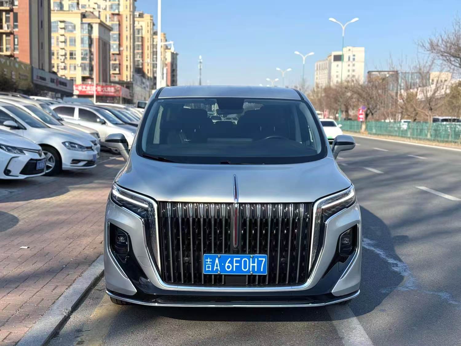 The 2023 Hongqi HQ9 48V 2.0T Smart Link Qiyun Edition automatic transmission