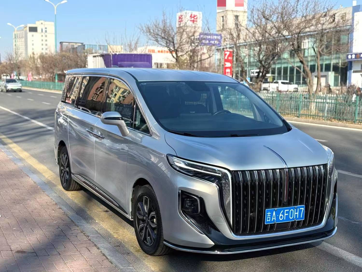 The 2023 Hongqi HQ9 48V 2.0T Smart Link Qiyun Edition automatic transmission