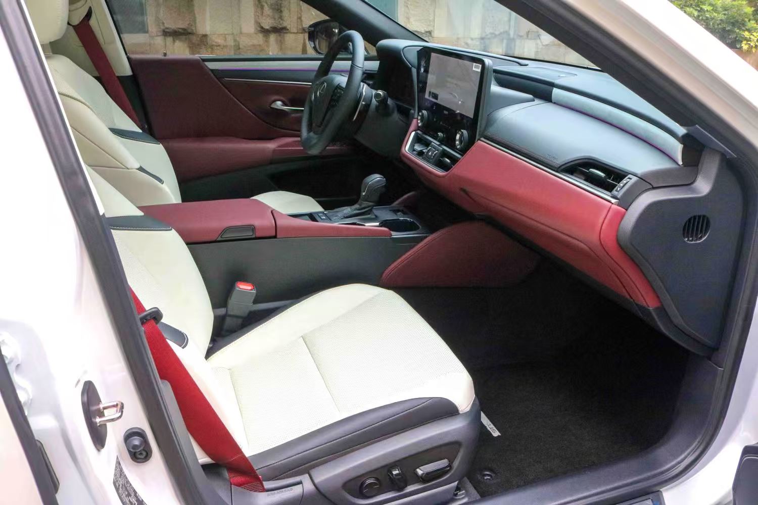 Lexus ES300 2025 model 2.5CVT Premium Edition Automatic Transmission