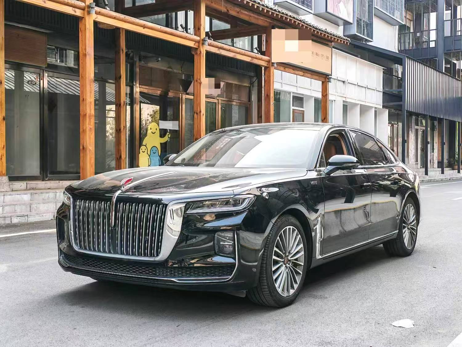 The 2022 Hongqi H9 48V 2.0T Smart Link Flag Enjoyment Edition with automatic transmission