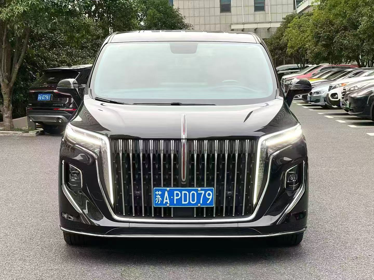 The 2023 Hongqi HQ9 48V 2.0T Smart Link Qiyun Edition automatic transmission