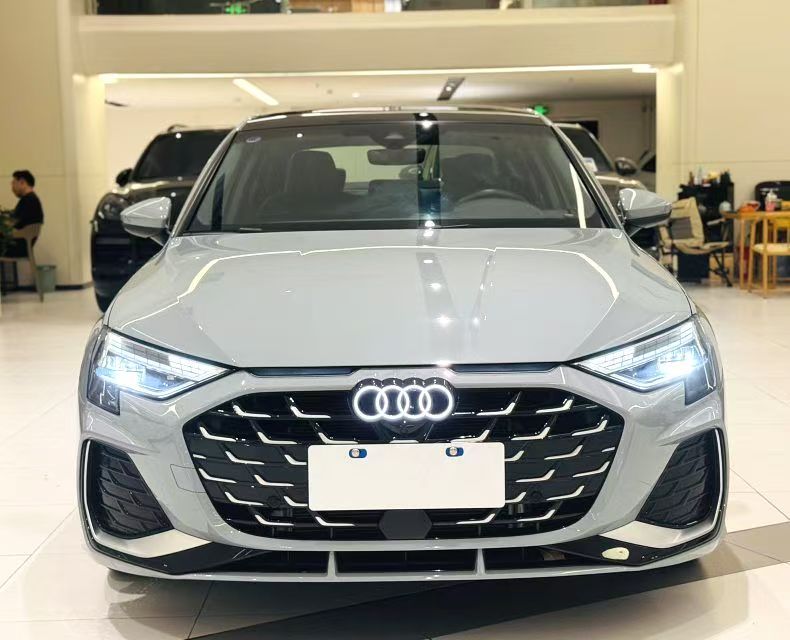 The 2025 A3L Limousine 1.5T Flying Spur Premium Edition Automatic Transmission