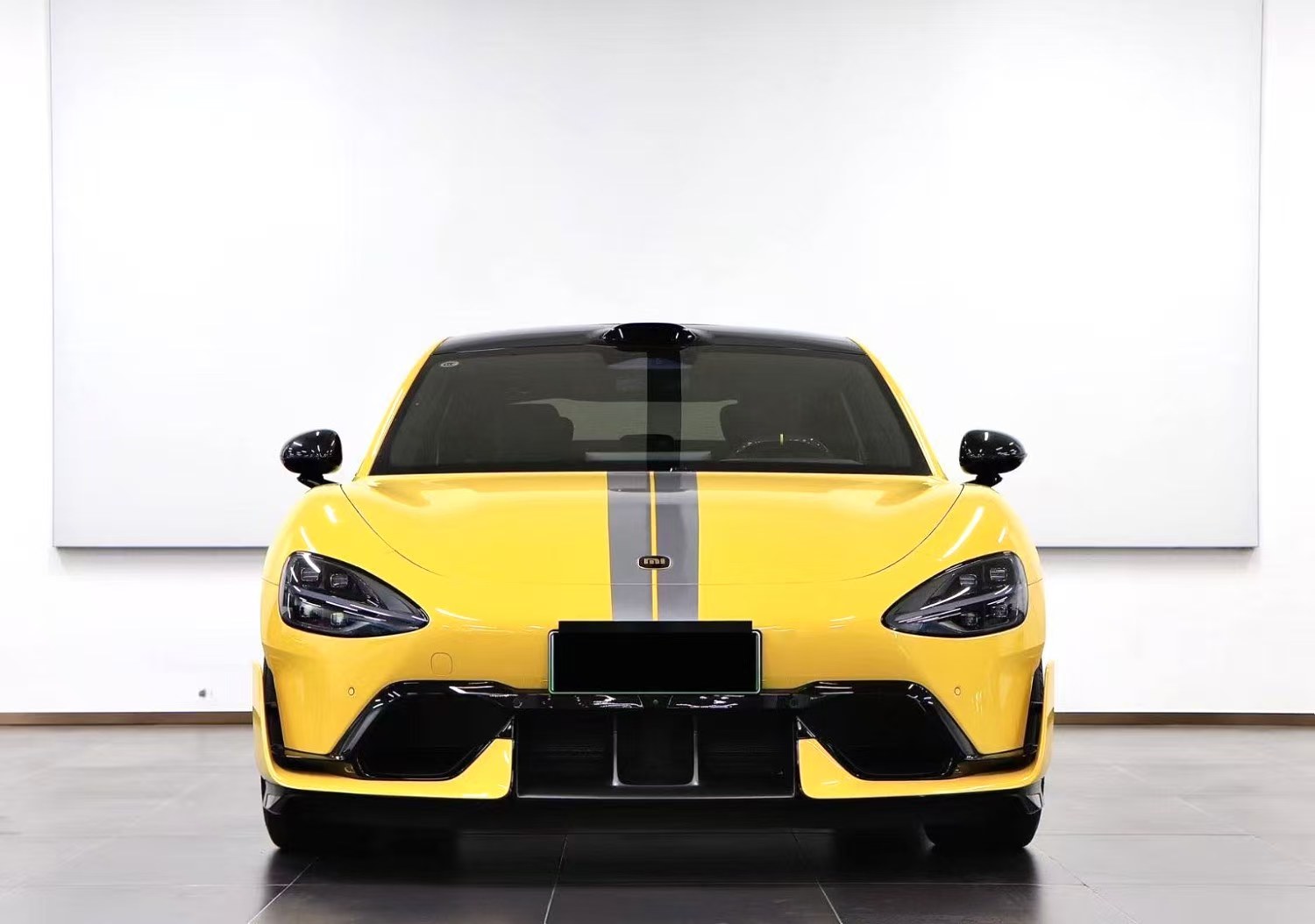 Xiaomi's 2025 SU7 Ultra with automatic transmission