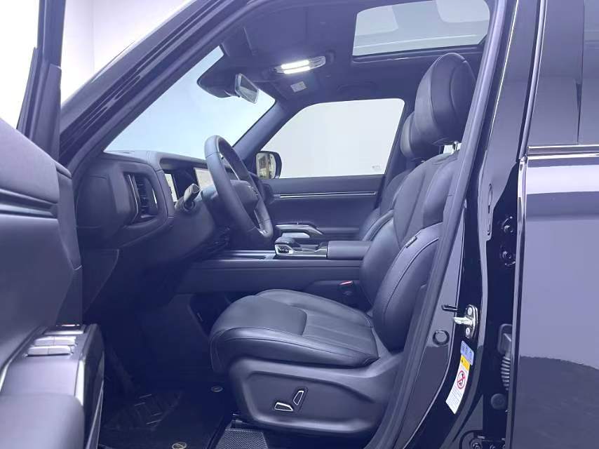 The 2024 Changan Deep Blue G318 four-wheel Drive suspended version with automatic transmission