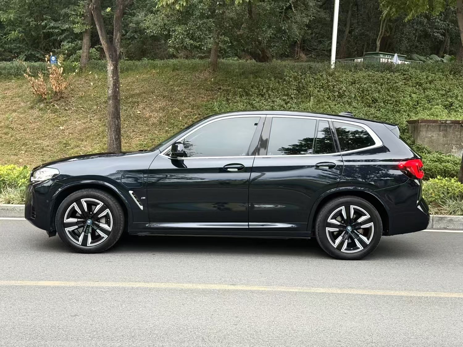 The 2022 BMW iX3 Leading Automatic Transmission model