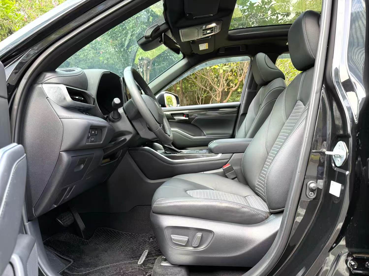 Toyota Crown Land Cruiser 2023 2.5-wheel Drive Premium Edition Automatic Transmission