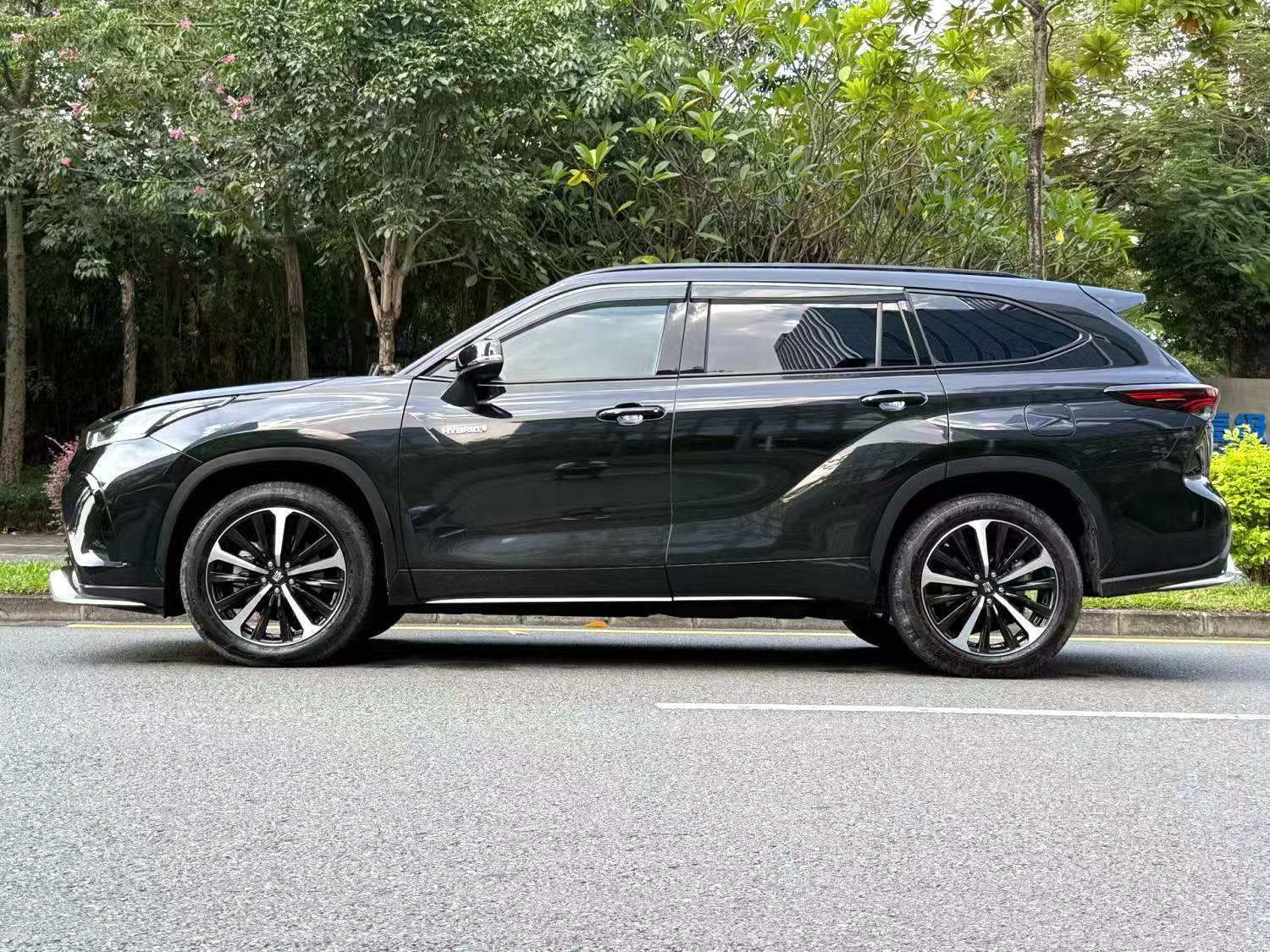 Toyota Crown Land Cruiser 2023 2.5-wheel Drive Premium Edition Automatic Transmission