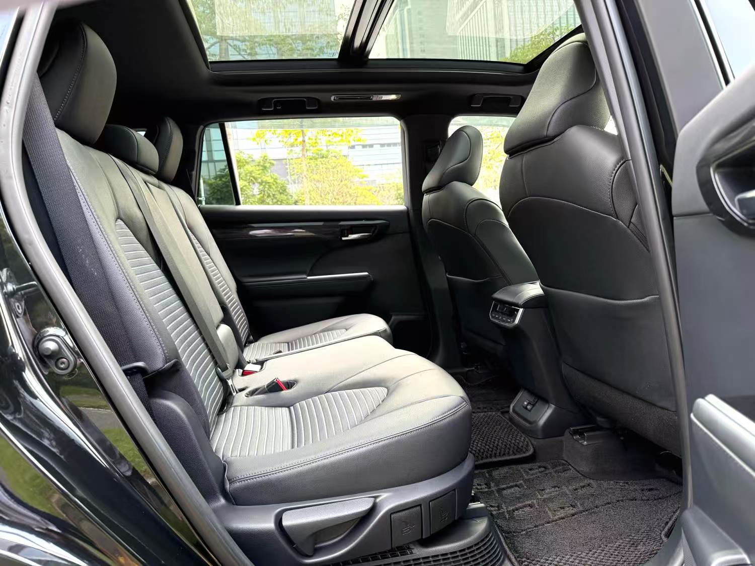 Toyota Crown Land Cruiser 2023 2.5-wheel Drive Premium Edition Automatic Transmission