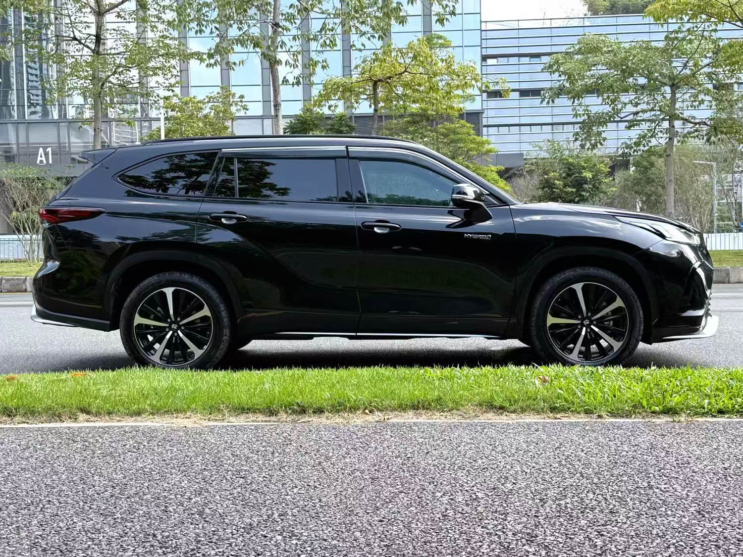 Toyota Crown Land Cruiser 2023 2.5-wheel Drive Premium Edition Automatic Transmission