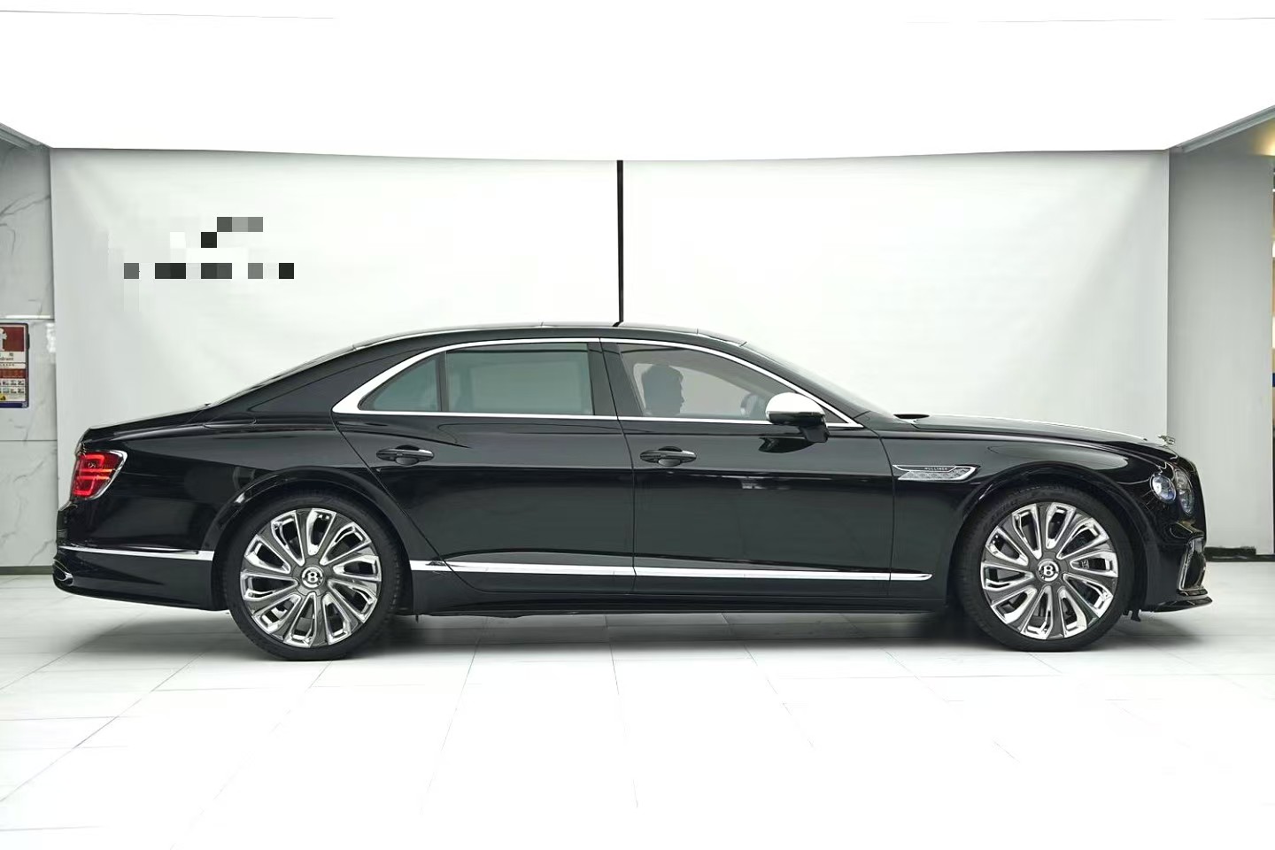 Bentley Flying Spur 2025 V8 Mulliner PHEV 4.0T automatic transmission