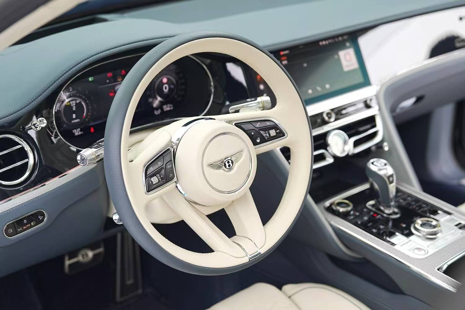 Bentley Flying Spur 2025 V8 Mulliner PHEV 4.0T automatic transmission