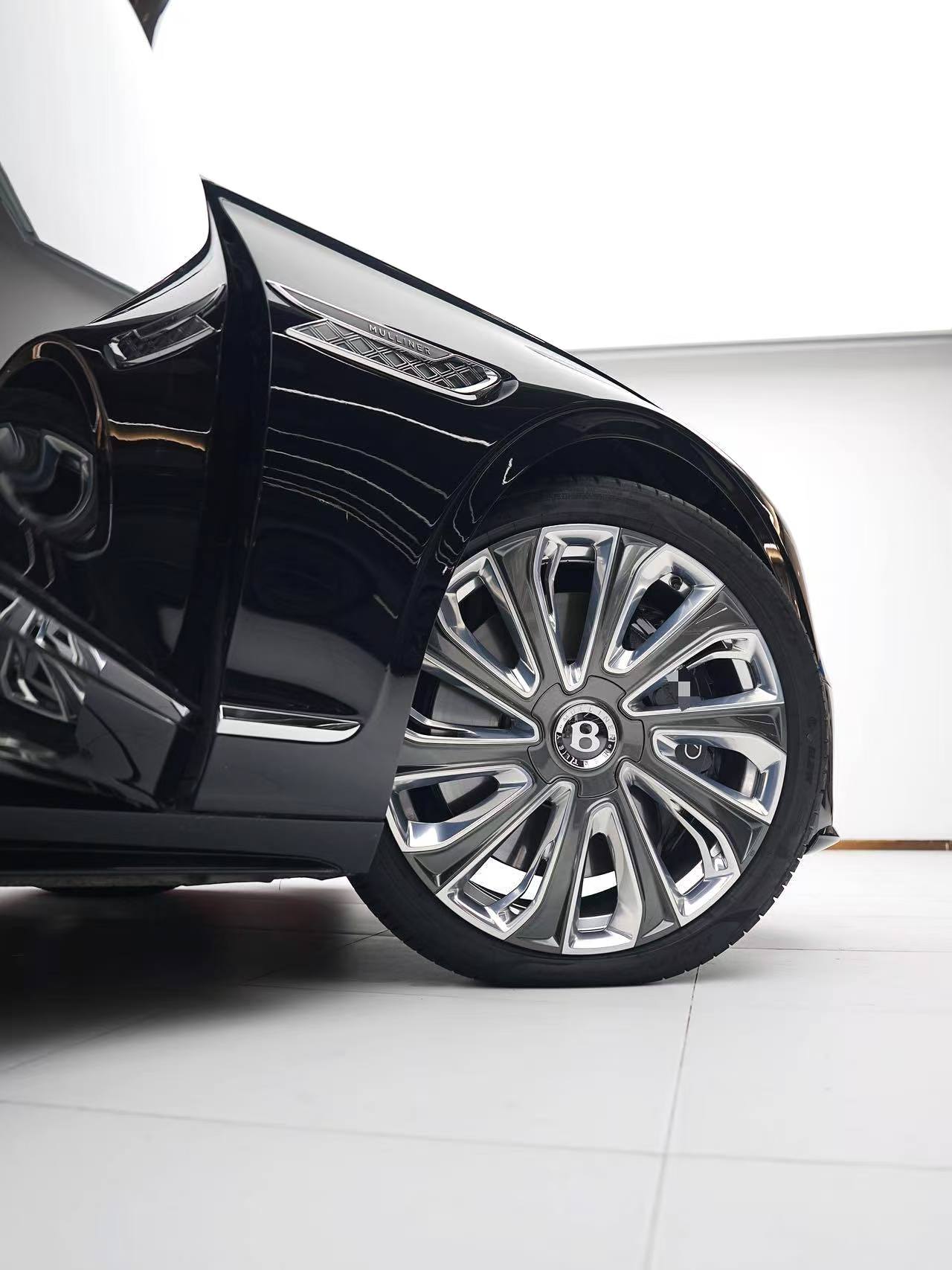 Bentley Flying Spur 2025 V8 Mulliner PHEV 4.0T automatic transmission