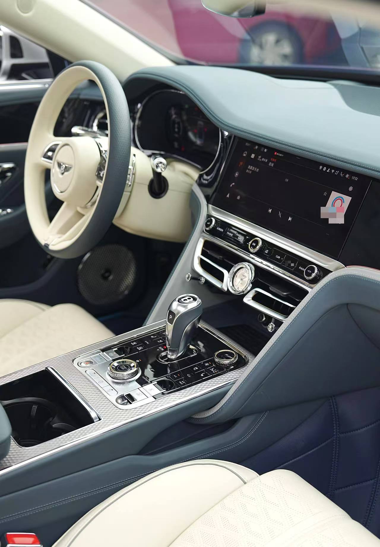 Bentley Flying Spur 2025 V8 Mulliner PHEV 4.0T automatic transmission