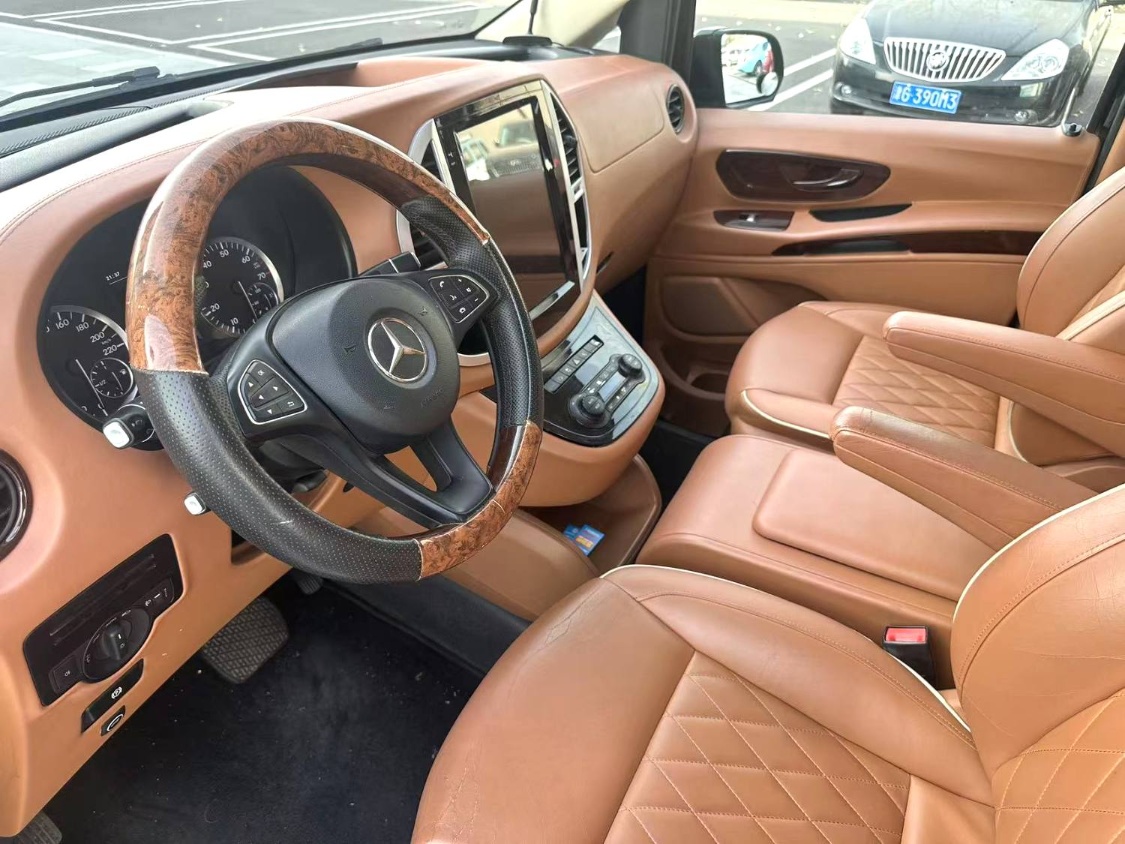 The 2016 Mercedes-Benz Vito 2.0T Elite Edition 7-seater with a high roof