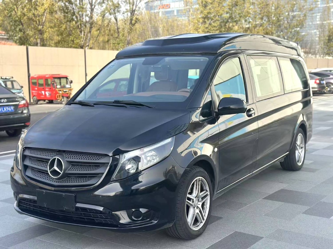 The 2016 Mercedes-Benz Vito 2.0T Elite Edition 7-seater with a high roof