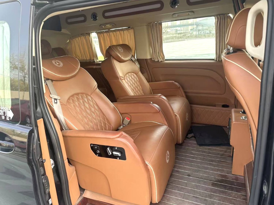 The 2016 Mercedes-Benz Vito 2.0T Elite Edition 7-seater with a high roof