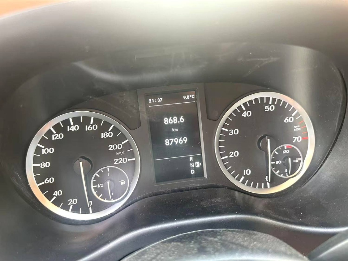 The 2016 Mercedes-Benz Vito 2.0T Elite Edition 7-seater with a high roof