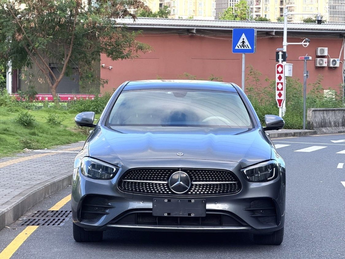 The 2021 Mercedes-Benz E-Class E-300 L 2.0T Sport Luxury Automatic transmission