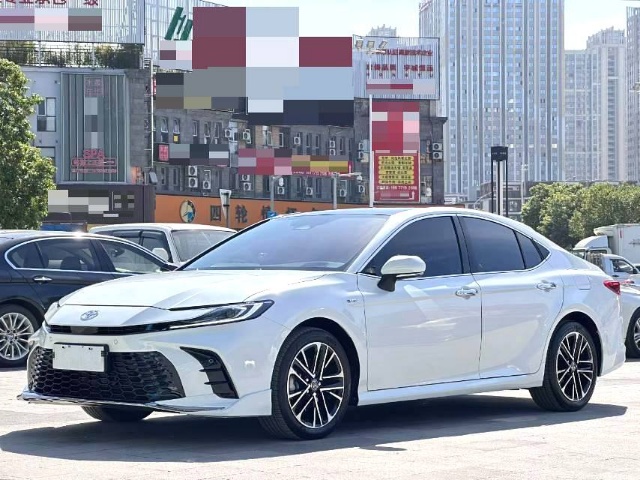 丰田 2024款 凯美瑞 双擎 2.5HG 无级 尊贵版 自动挡