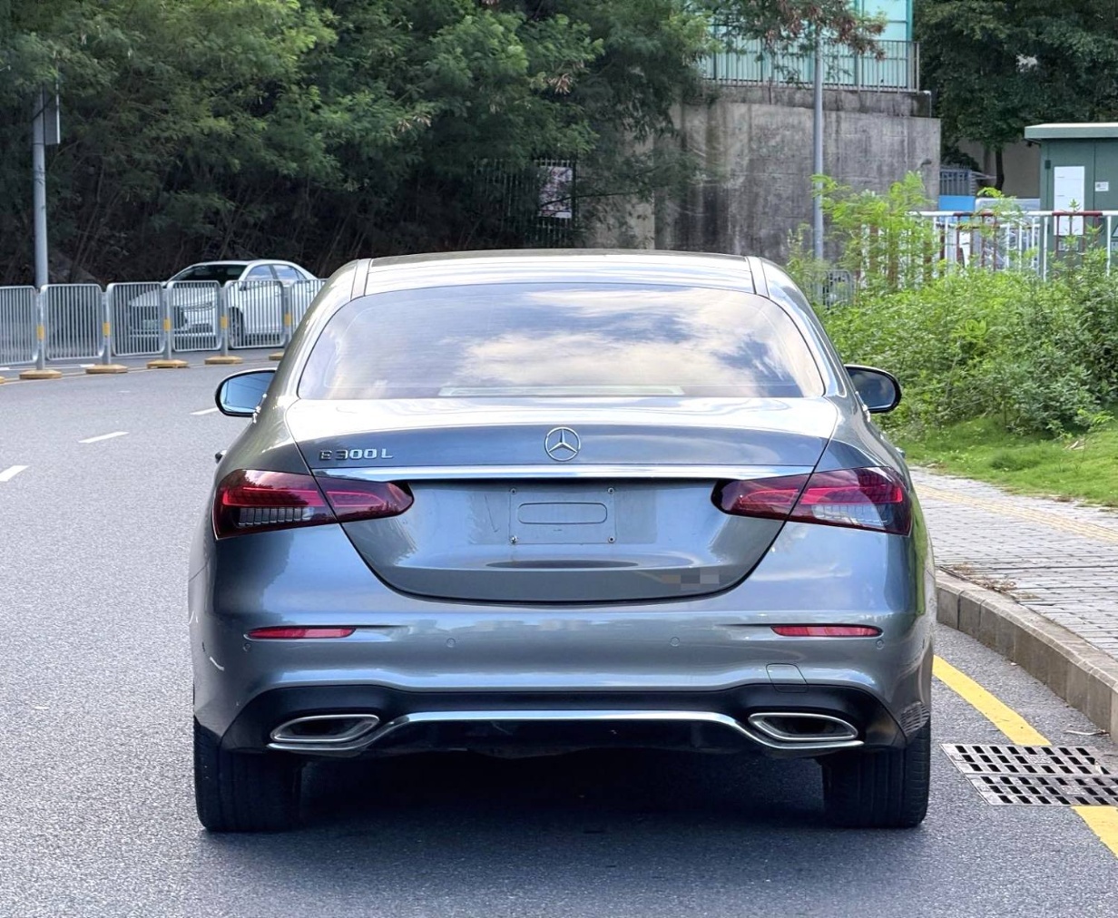 The 2021 Mercedes-Benz E-Class E-300 L 2.0T Sport Luxury Automatic transmission