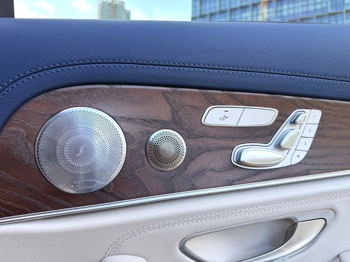 The 2021 Mercedes-Benz E-Class E-300 L 2.0T Sport Luxury Automatic transmission