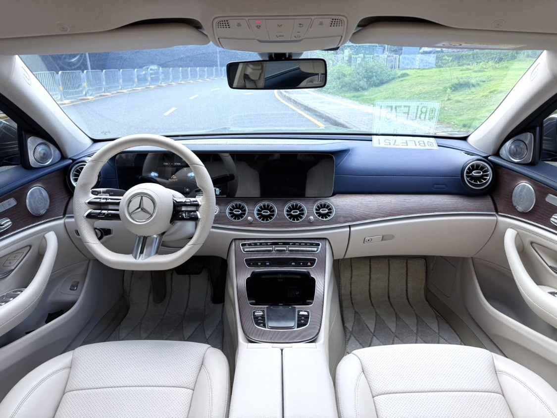 The 2021 Mercedes-Benz E-Class E-300 L 2.0T Sport Luxury Automatic transmission