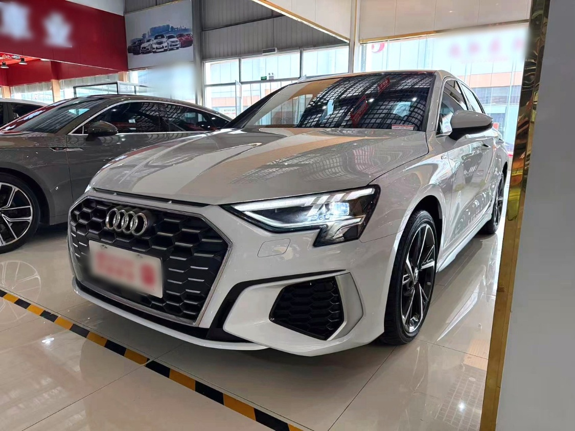 奥迪 2023款 A3 Sportback 1.4TFSI 35TFSI 时尚运动型(改款) 自动挡