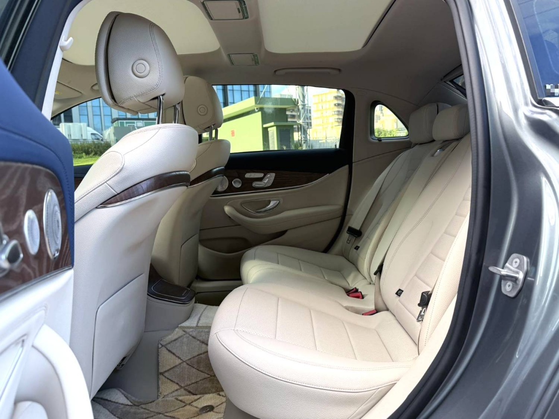 The 2021 Mercedes-Benz E-Class E-300 L 2.0T Sport Luxury Automatic transmission