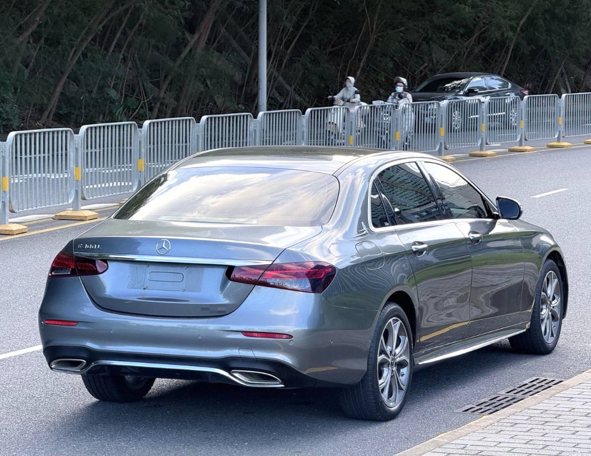 The 2021 Mercedes-Benz E-Class E-300 L 2.0T Sport Luxury Automatic transmission